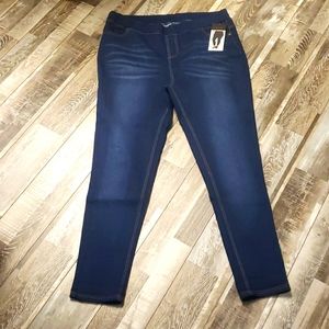 NWT-Dark Denim Jeggings Size:3X
